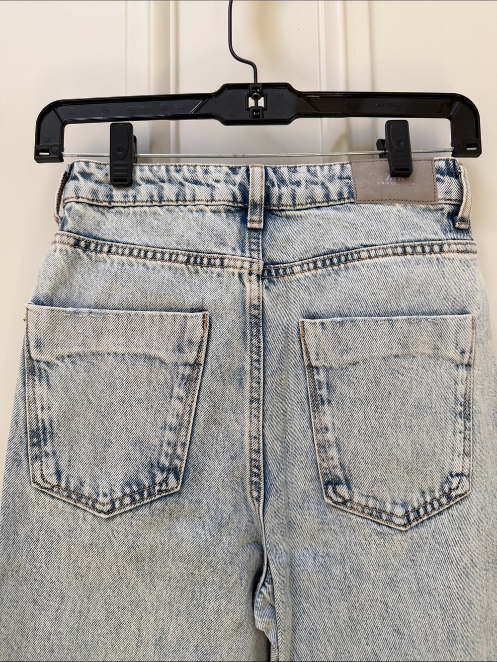 Zara Distressed Jeans - Picture 4 of 10